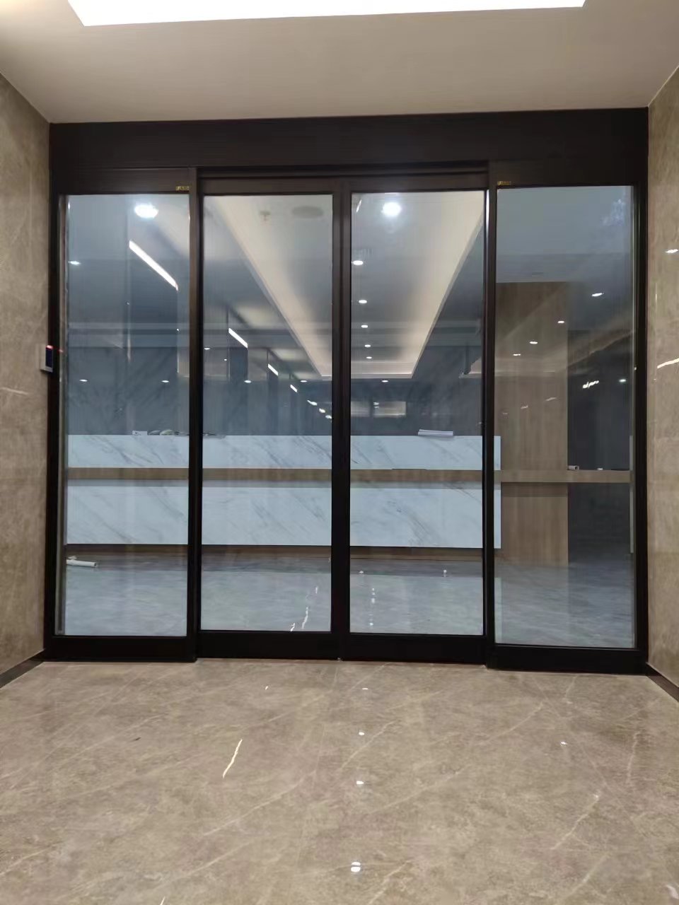 海门市玻璃伸缩门